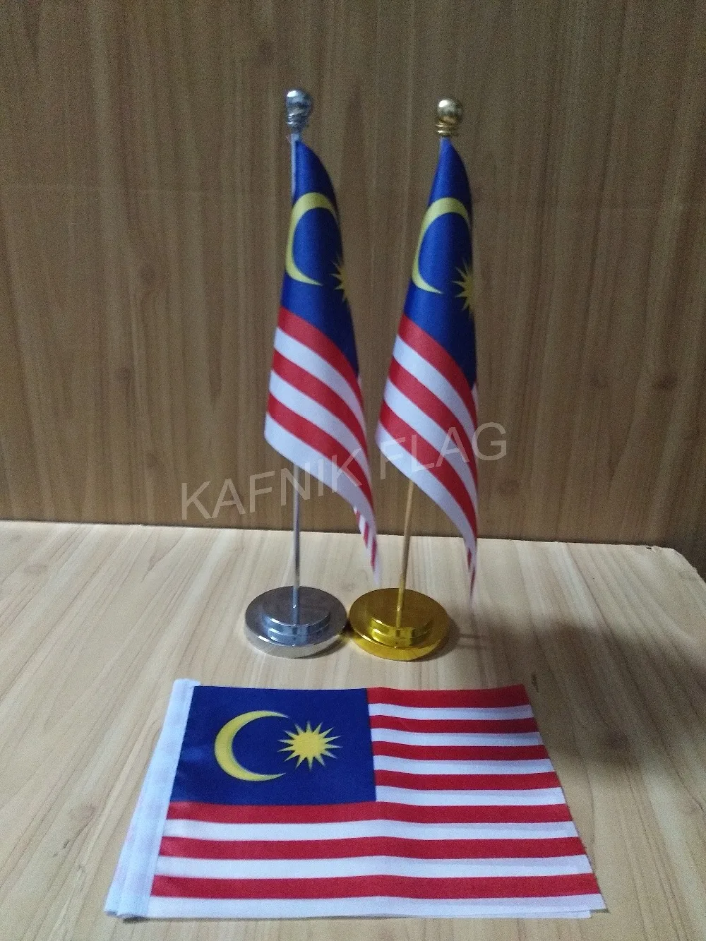 KAFNIK,Malaizija Biuro stalas stalas vėliava su aukso arba sidabro spalvos metalo stiebo pagrindo 14*21cm šalies vėliavos nemokamas pristatymas