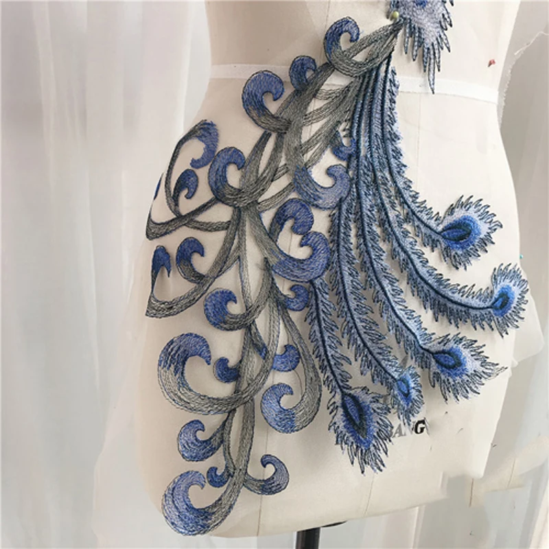 Aplikacijos Blue Peacock Išsiuvinėti Nėriniai Vestuvių Suknelė Atgal 