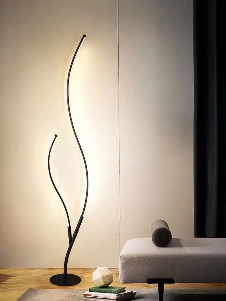 Minimalistinis LED grindų lempa vertikaliai lempos Šiaurės šalių Šiuolaikinio gyvenimo kambario LED juodas / baltas aliuminio stovi lempos Lamparas apdaila