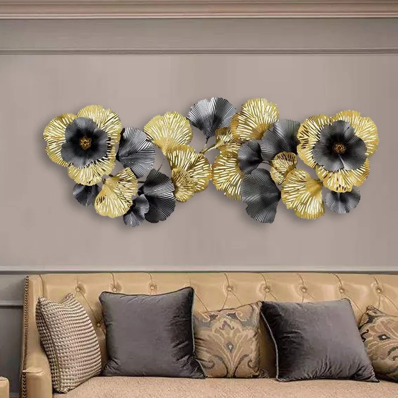 Modernaus simple stiliaus namų apyvokos reikmenys iš Geležies metalo ginkmedžių lapų sienos kabo dekoro fone Pakabukas iš klubo