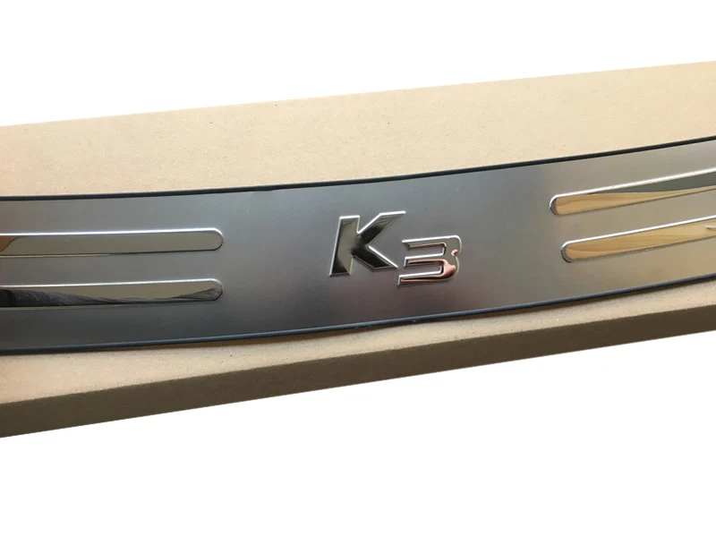 Aukštos kokybės nerūdijančio plieno galinės palangės skydelis,Galinis bamperis Raštas Palangės Už Kia K3 2013--2018 Automobilio stiliaus