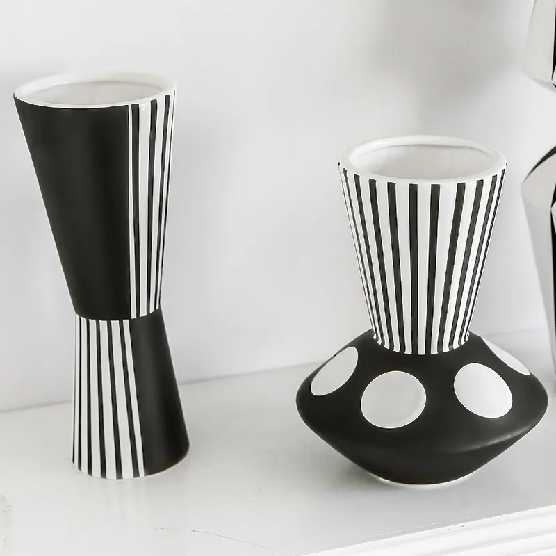 Šiaurės kūrybos juodos ir baltos keramikos vaza abstraktaus stiliaus gėlių kompozicijų gėlių retro classic home amatų ornamentu