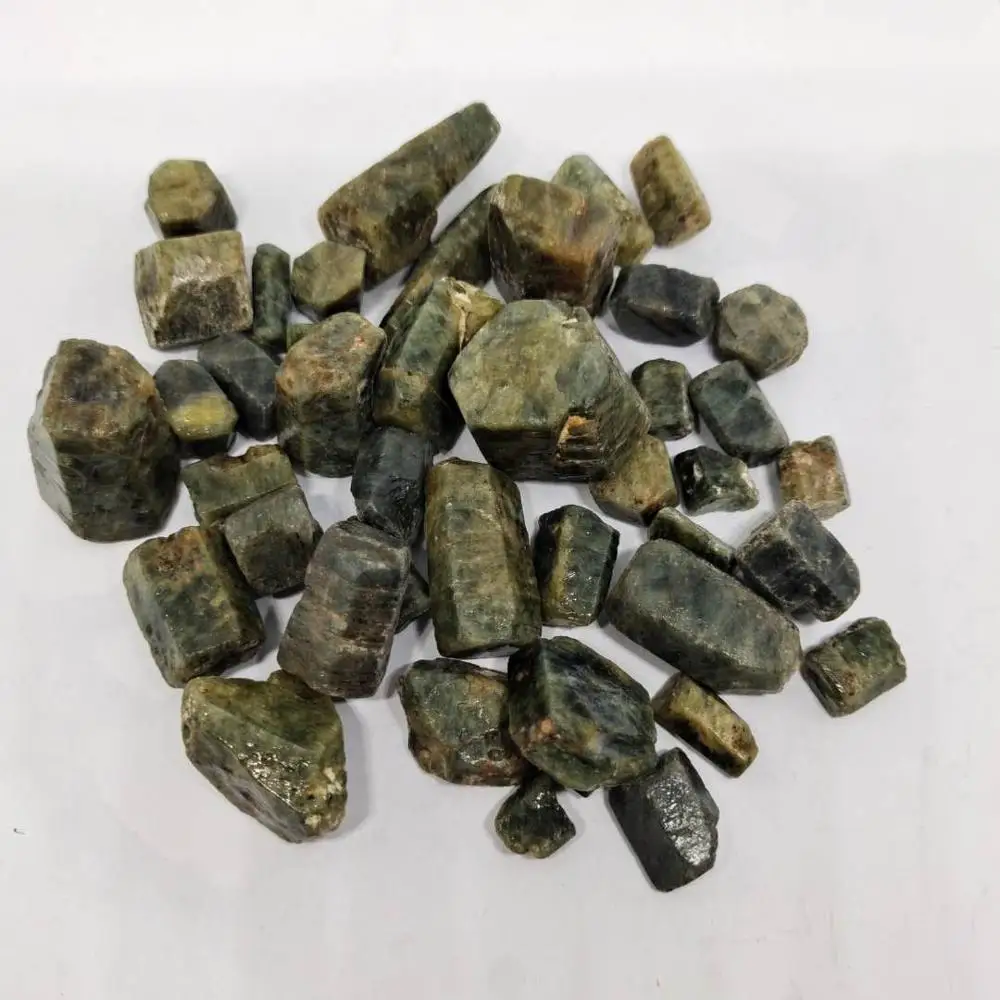 Natūraliai mėlyname Korundas Rubino Kristalas Grubus Mineralinių Pavyzdys
