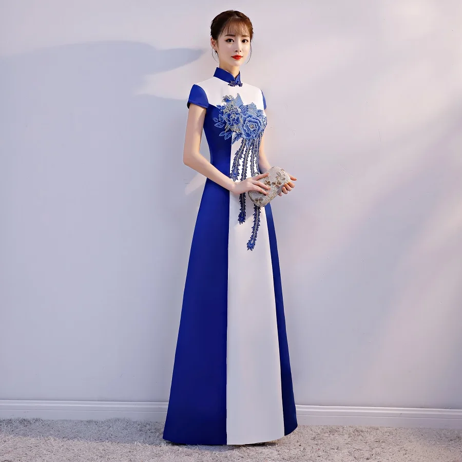 Elegantiškas Moterų Grindų ilgis Cheongsam Didelis Dydis 3XL Kinų Tradicinio Siuvinėjimo Gėlių Qipao Slim Mandarinų Apykaklės Suknelė