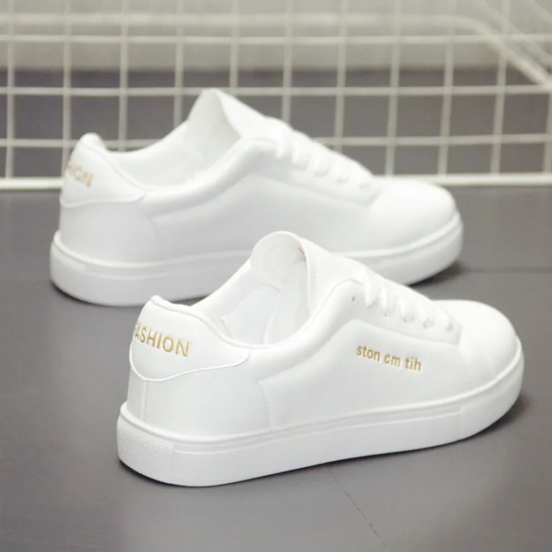 Moterų batai 2018 m. nauja baltos spalvos batų moterų ins super gaisro drobė batai korėjos laukiniai baltieji didelio dydžio porą valdybos batai