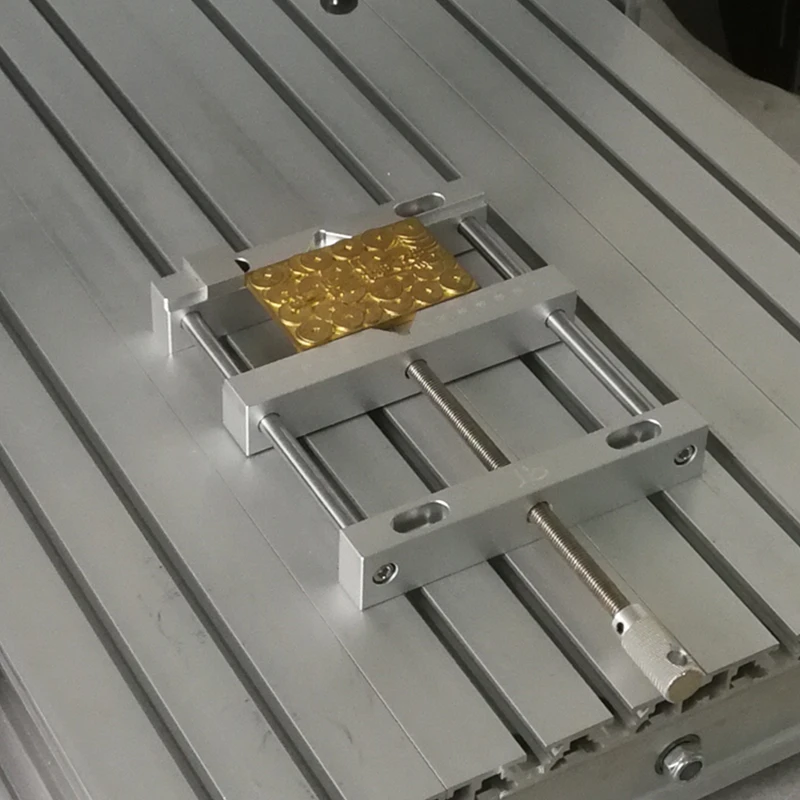 Naujas CNC Kartu-Žandikaulio Pirmininko Aliuminio Lydinio Plokščios Žnyplės Pirmininko Už CNC Frezavimo Graviravimo Mašina Prekės Išraižytas