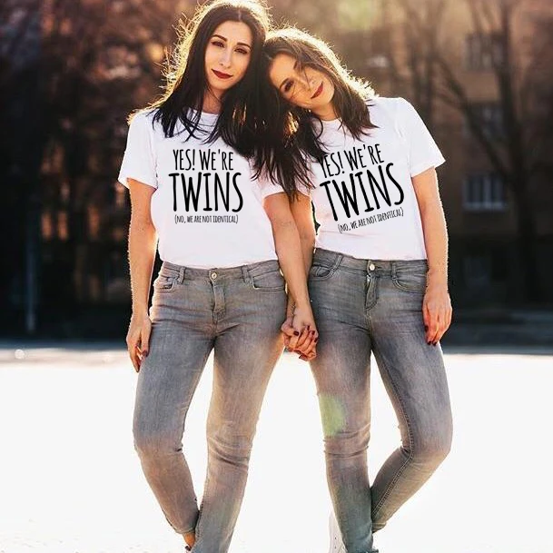 1pcs Twin Moterų Bff Marškinėliai Geriausias Draugas, Sesuo Tumblr Viršūnes Taip, Mes esame Dvyniai, Ne Mes Ne Vienodi Mergaičių Mados Bff Marškinėliai