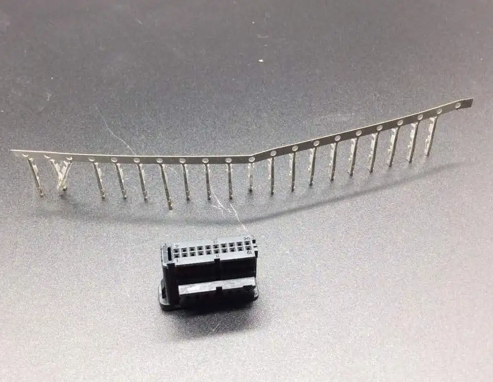 BMW EVO priimančiosios programavimo prijungti Ethernet tarpusavyje vairuotojo 20-hole kištukas atbulinės eigos vaizdo plug-in shell 20pin jungtis