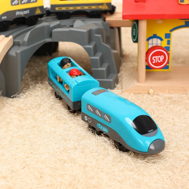 Naujas Keturių Spalvų Elektrinio Traukinio Žaislų Stebėti Vaikų kelyje su Garso Elektros Magnetinių Traukinių Suderinama su Brio Medinis takelis