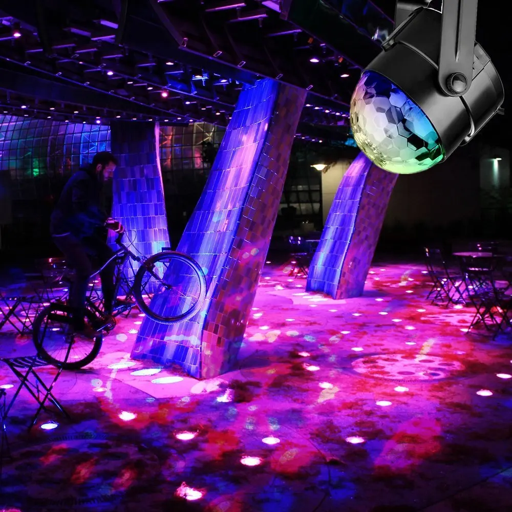 RGB LED Etape Garso Aktyvuotas Diskoteka Šalies Magic Ball 7 Spalvų Kristalų Balso Sukasi Nuotolinio Valdymo Kalėdų Žiburiai