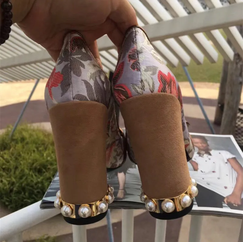 Moterų batai prabangus natūralios odos moteriška avalynė Šilko pabandyti siuvinėjimo moterų bendrosios batai pearl kulniukai metalo sagtis aikštėje vadovas